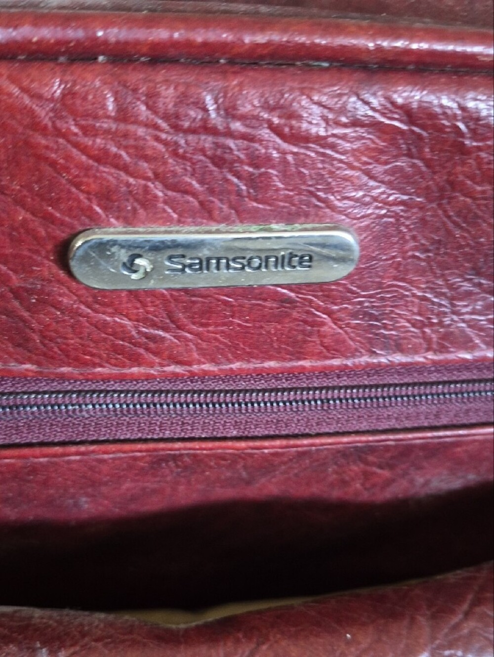 Vintage Samsonite Red Women's Overnight Bag with Front Pocket - Picture 2 of 2